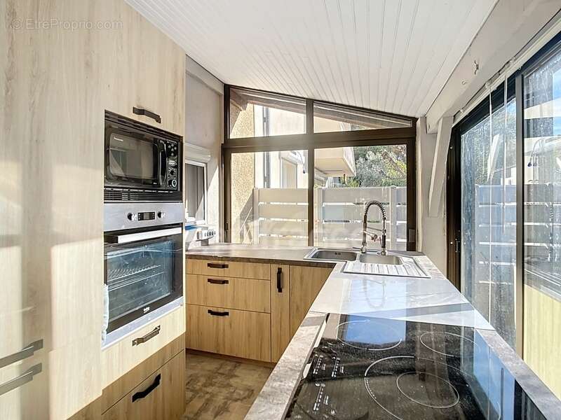 VALENCE (26200), à vendre en Viager Occupé , Maison jumelée 6 pièces avec jardin privatif. Nombreuses prestations - photo 6
