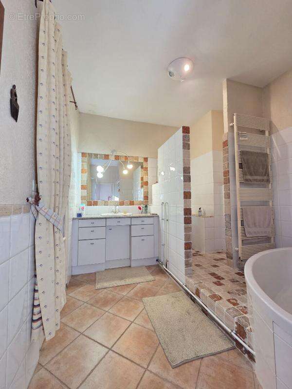 Maison à MONTELIMAR