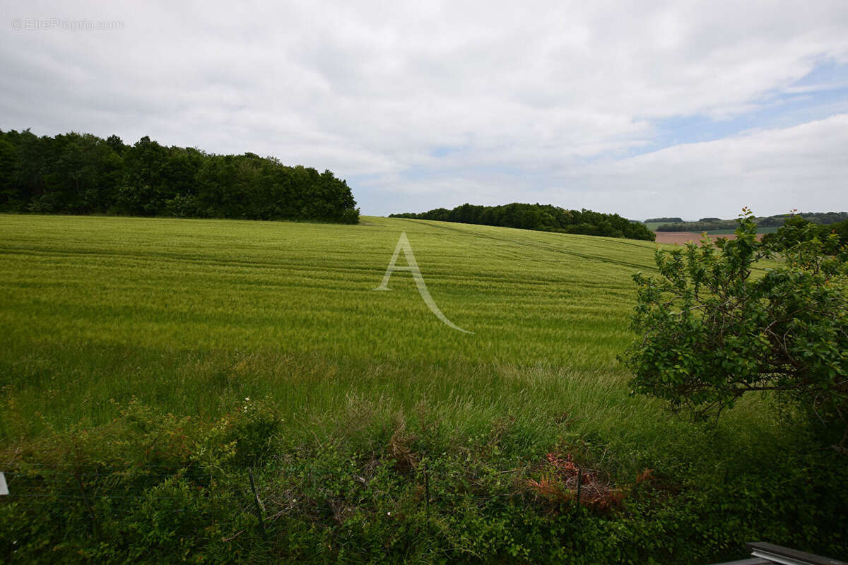 Maison à MONTIGNY-LENCOUP