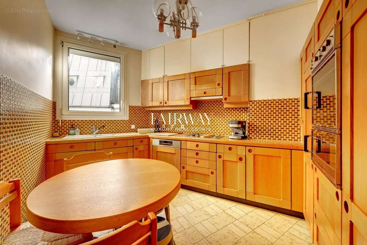 Appartement à PARIS-17E