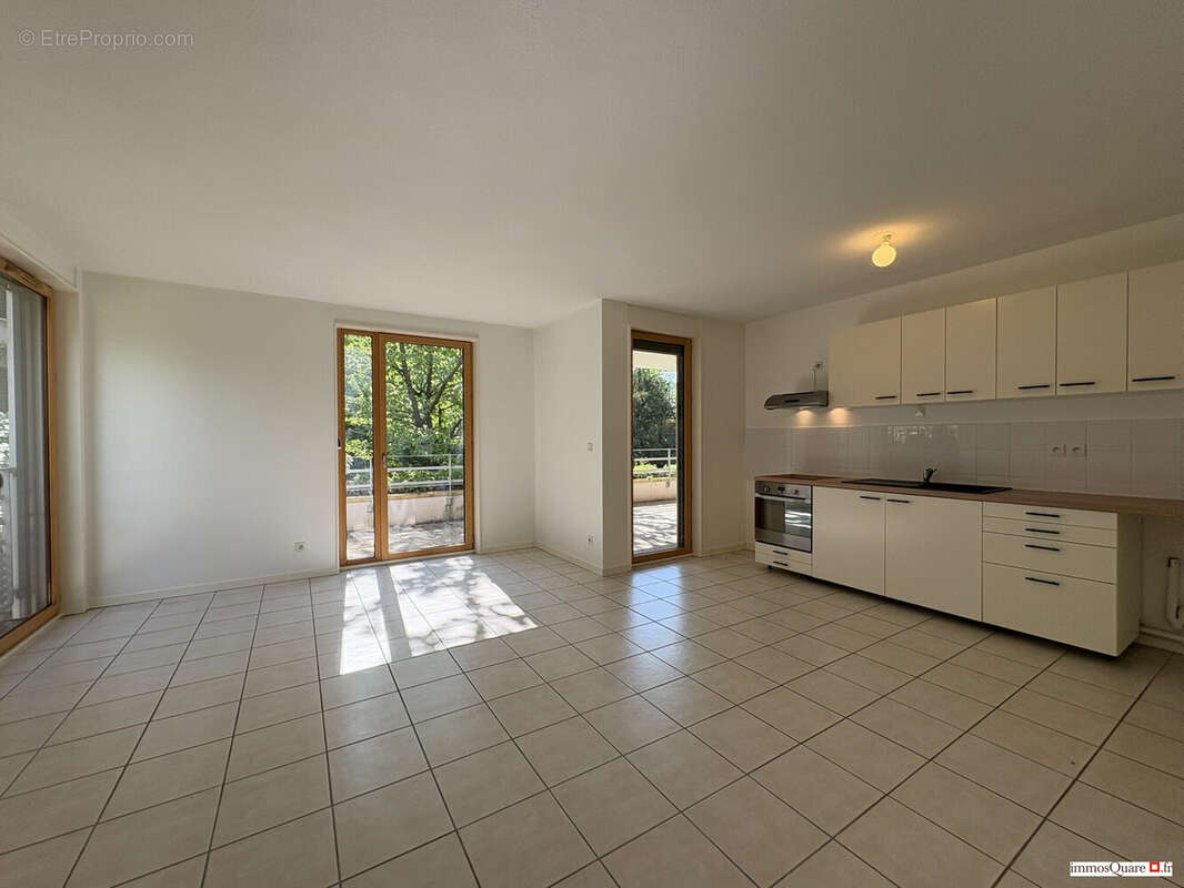 Appartement à MEYLAN