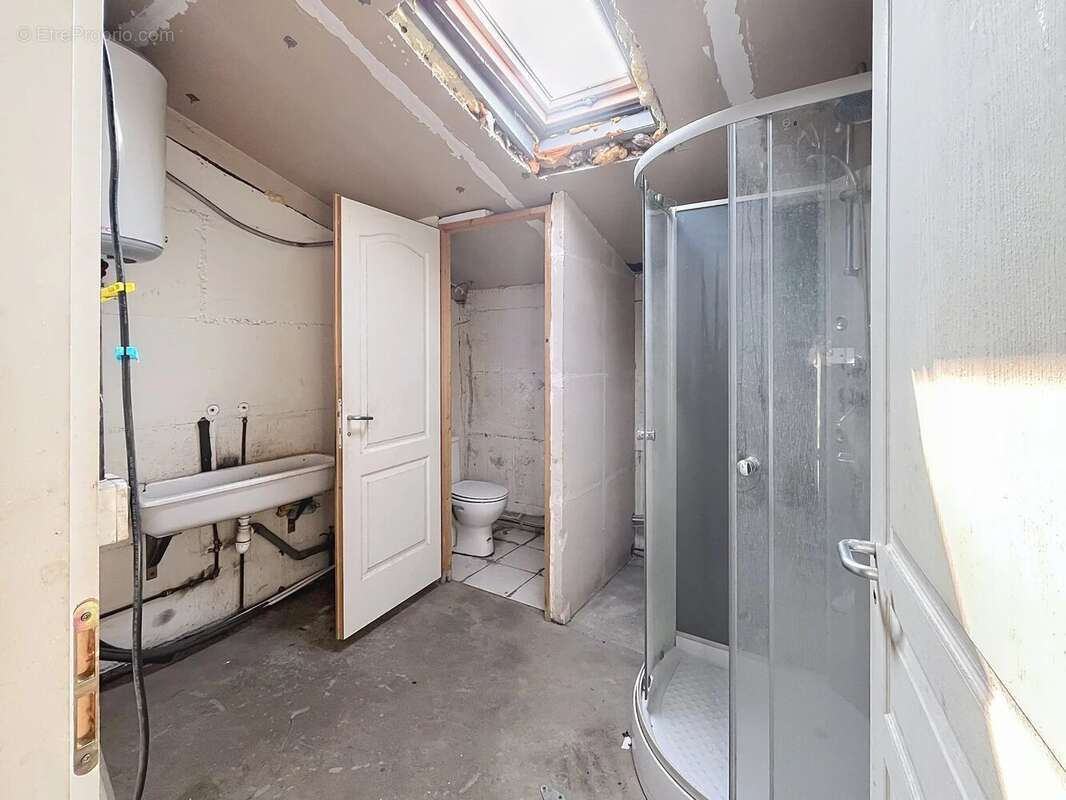 Commerce à PEYROULES