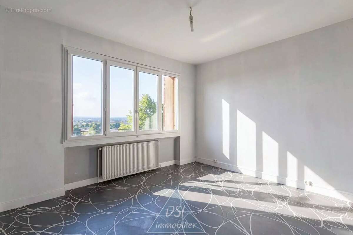 Maison à MONTLUEL