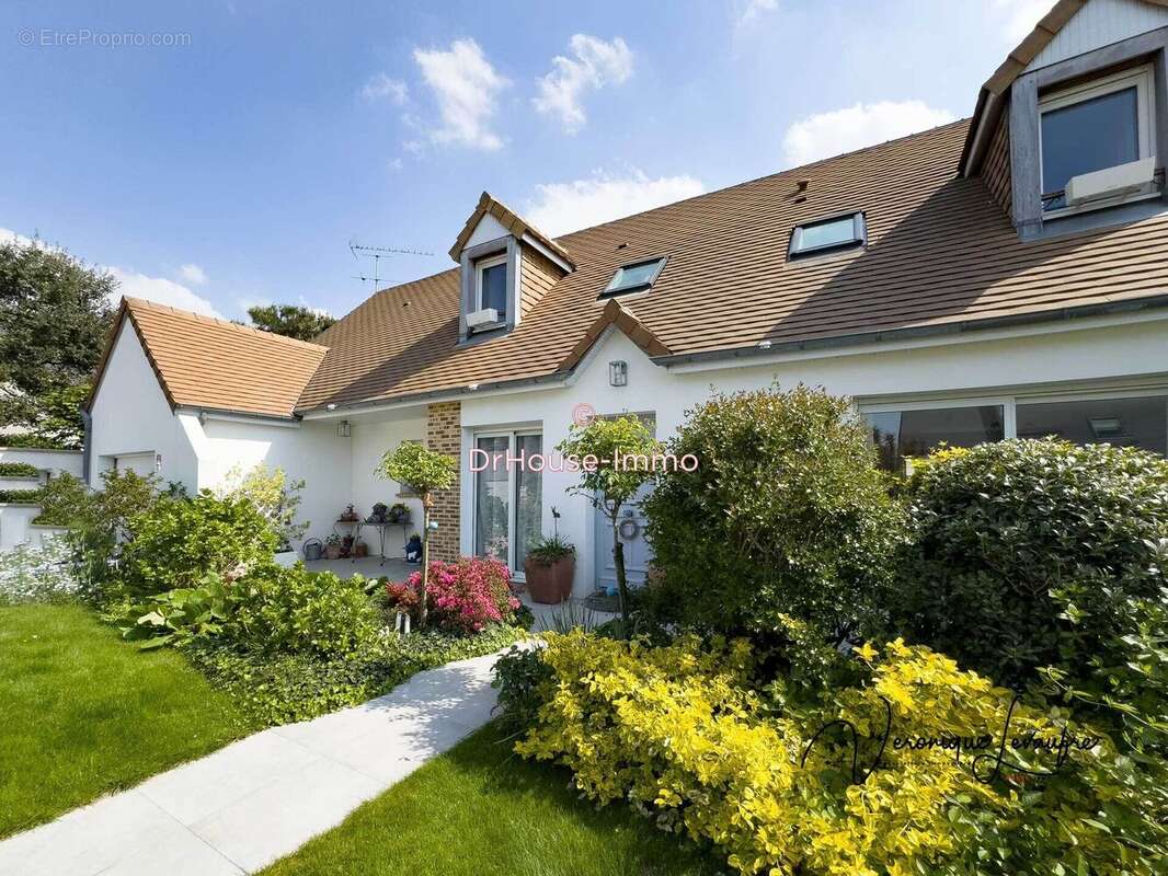 Maison à AGON-COUTAINVILLE