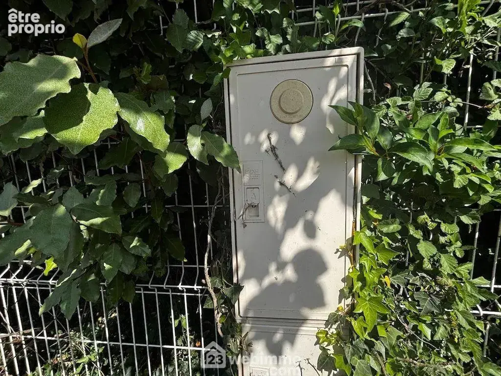 Viabilisé EAU et ÉLECTRICITÉ,