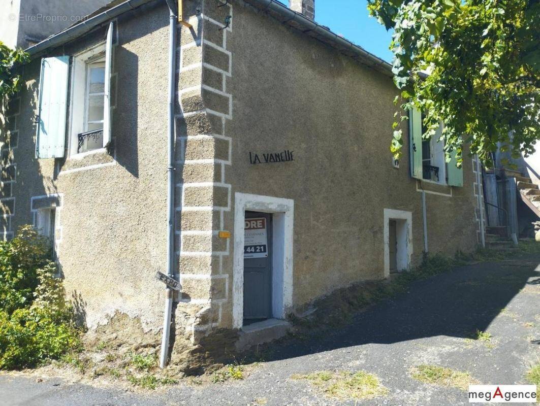 Maison à SAINT-GERMAIN-DE-CALBERTE