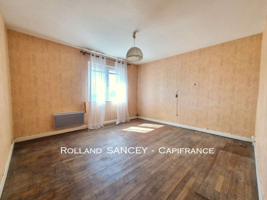 À VENDRE – Maison familiale T5 avec plus de 3 000 m² de terrain  FROTEY LES LURE (70) - photo 9