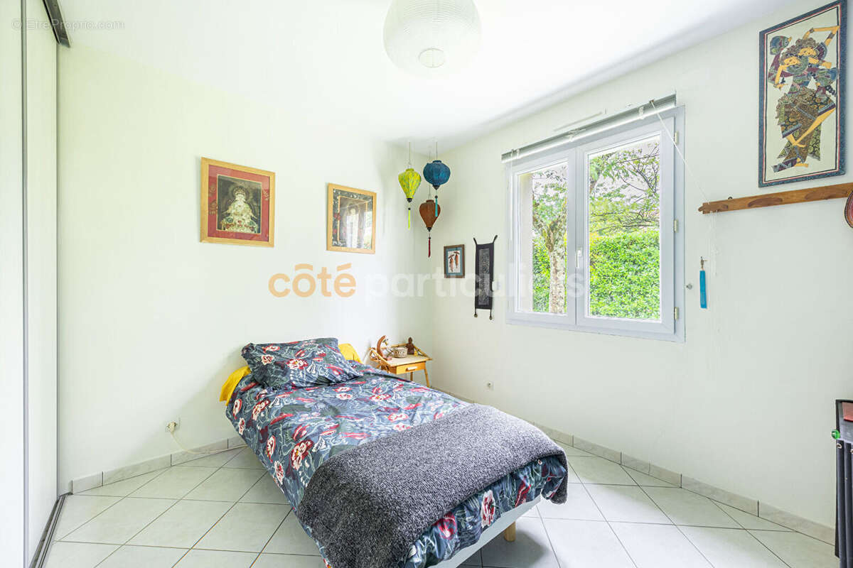 Basse goulaine -- maison familiale 194 m²  -- 5 chambres -- proche centre en impasse -- garage & jardin - photo 12