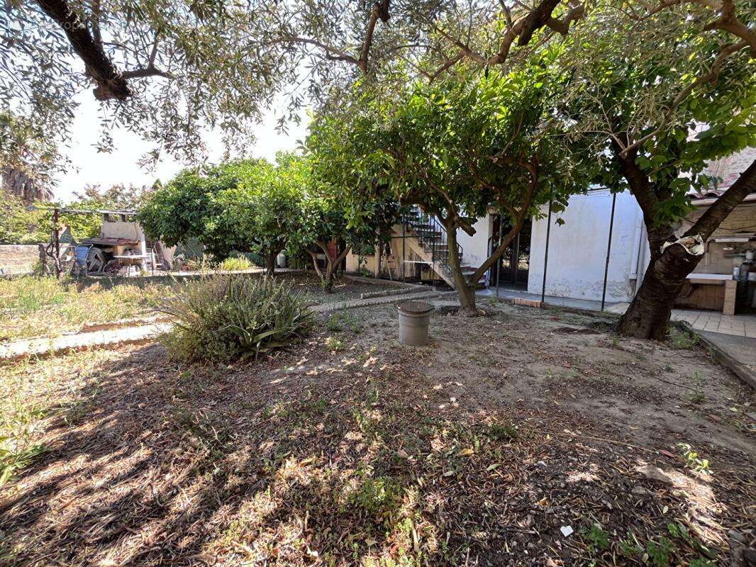 Charmante maison familiale de 230 m² avec double garage et jardin sur un terrain deux faces - photo 3