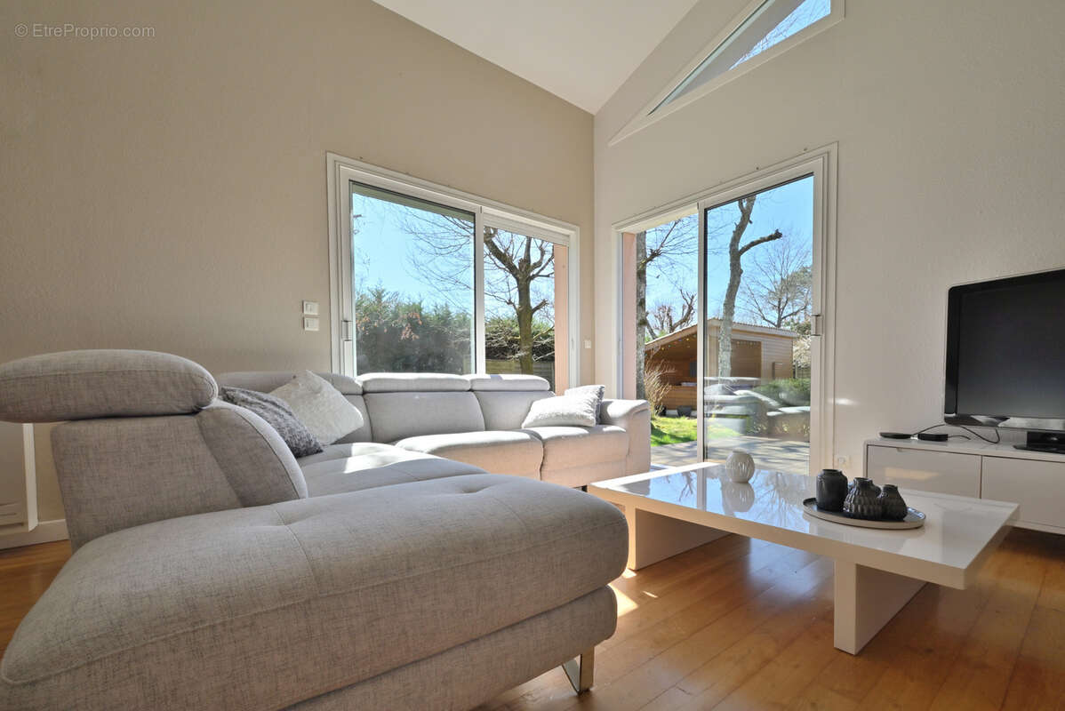 Maison à SAINT-JEAN-D'ILLAC