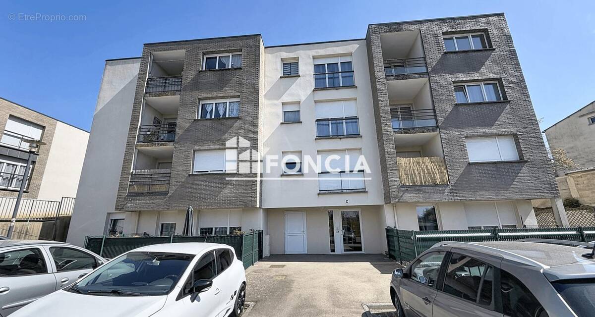 Appartement à SAINT-GEORGES-DES-GROSEILLERS
