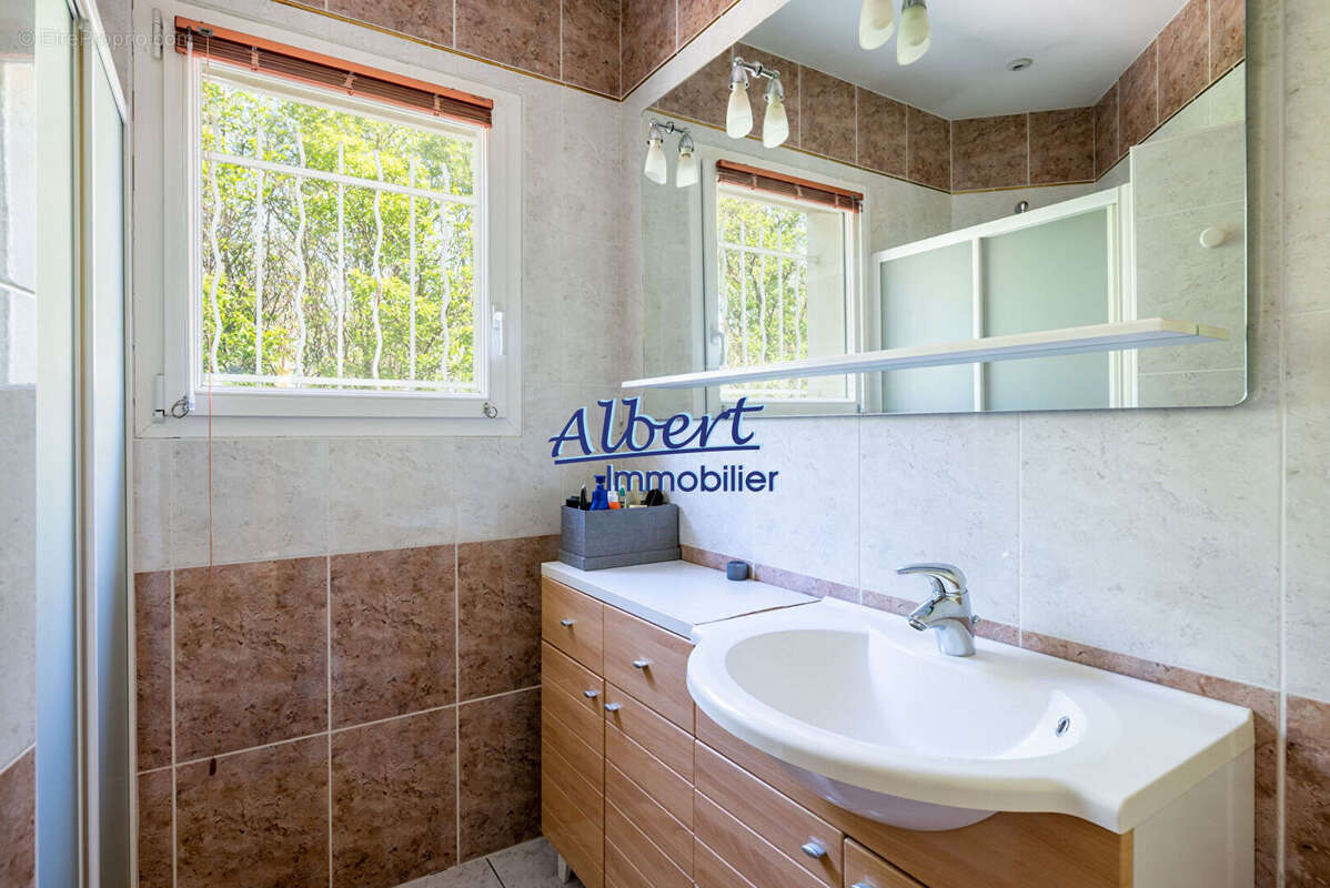 Maison à SAINT-BONNET-DE-MURE