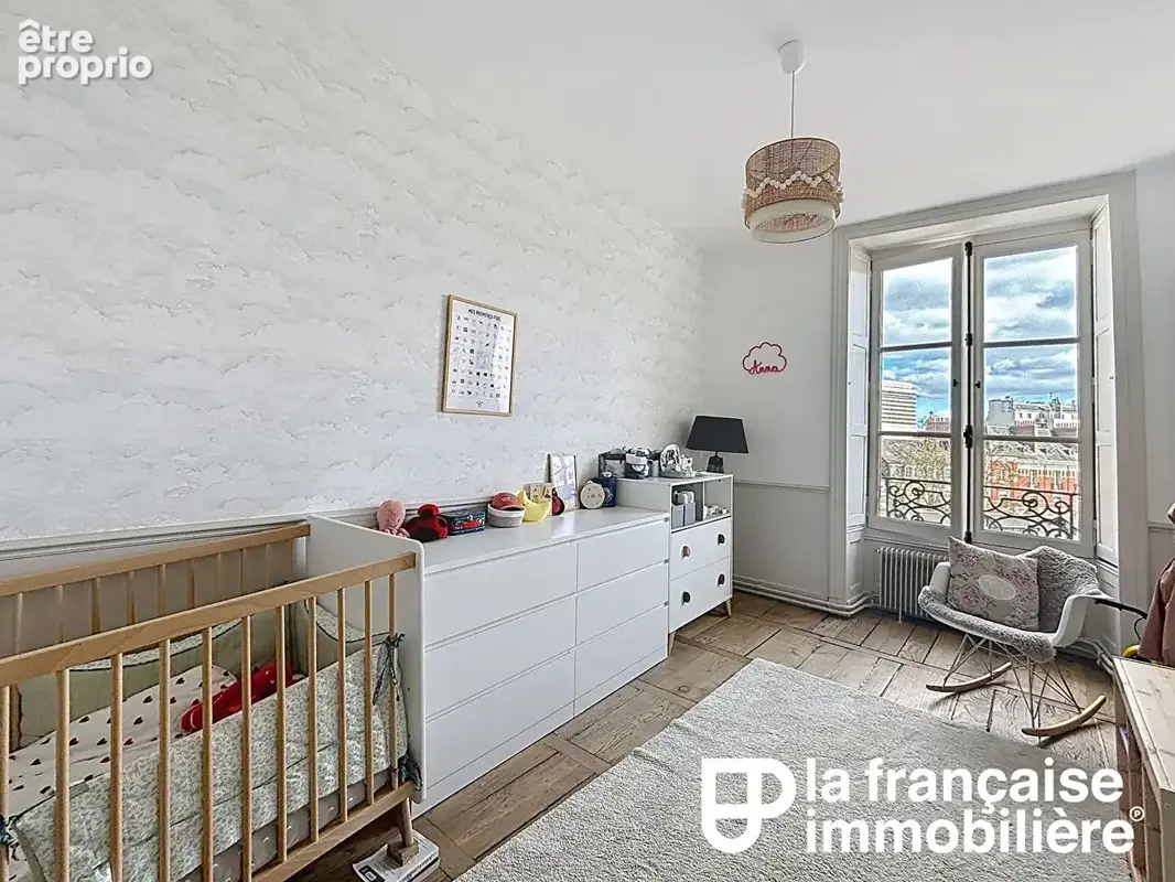 Appartement Rennes - Centre-ville - Les Halles -  5 pièces - 100.19 m² - Grenier - Ascenseur - exposition Sud-Ouest - garage en  - photo 10
