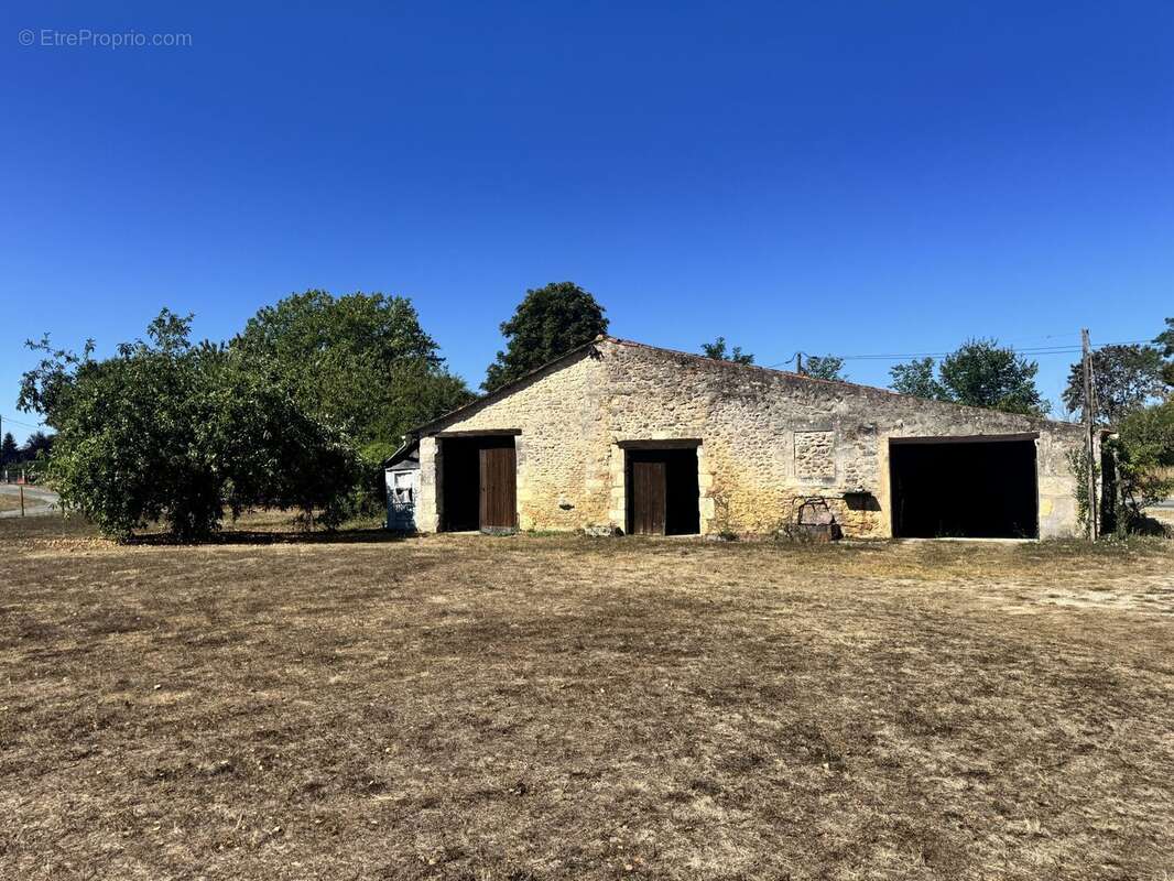 Maison 83 m² à Grezac  - photo 2