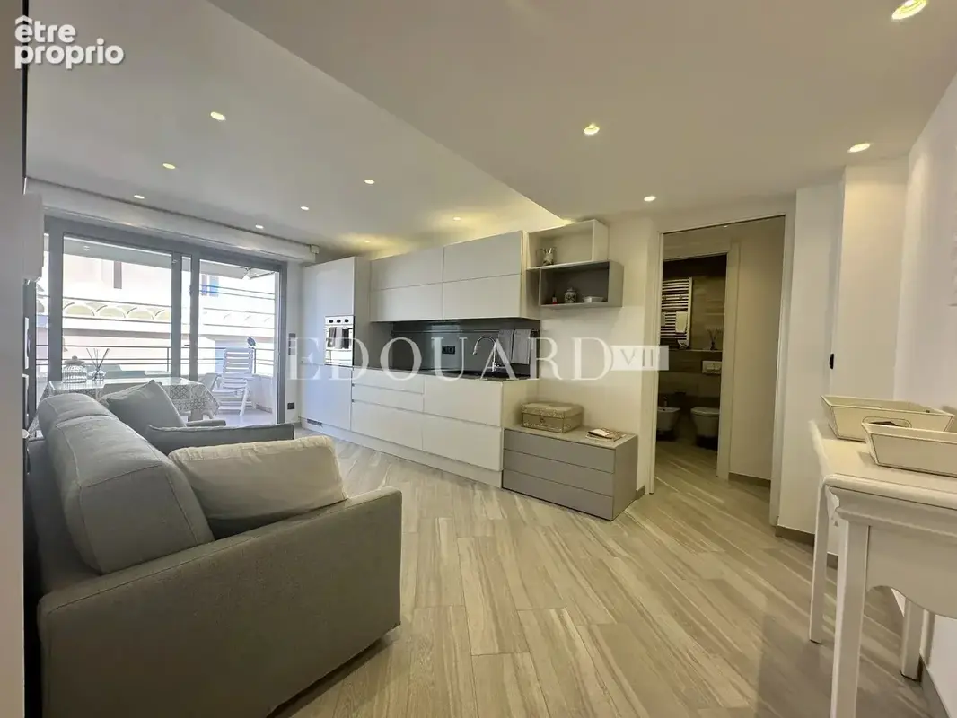 Trois pièces en superbe état avec grande terrasse et possibilité double garage, en plein centre de Menton - photo 4