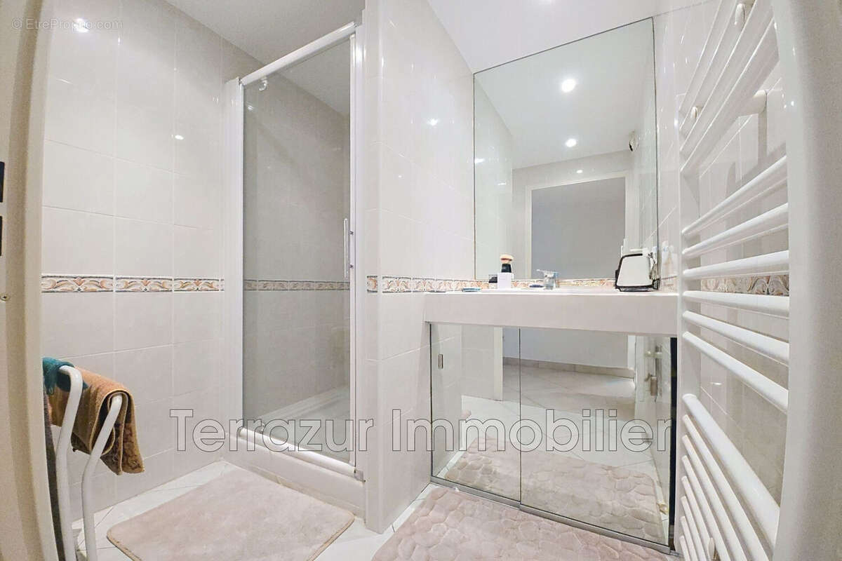 Appartement à VALLAURIS