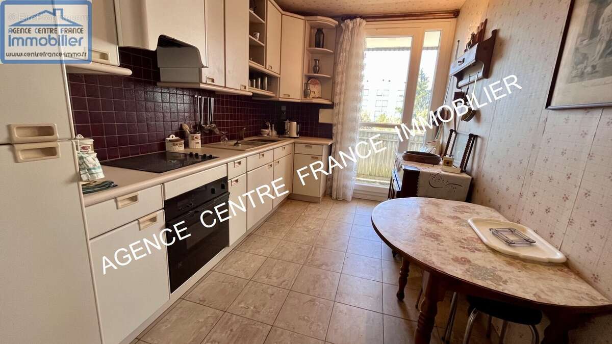 Grand appartement 3 pièces,de 94,m²  avec ascenseur, balcon, garage et cave - photo 2