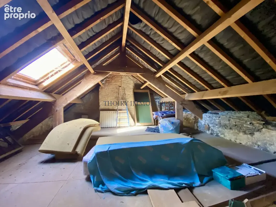 Maison ancienne de 4 pièces avec combles aménageables et grange en dépendance. - photo 13
