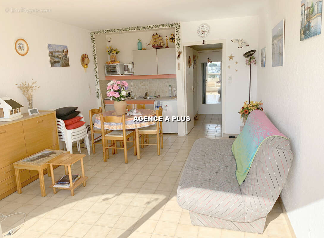 A vendre - studio vue port plage nord - photo 3