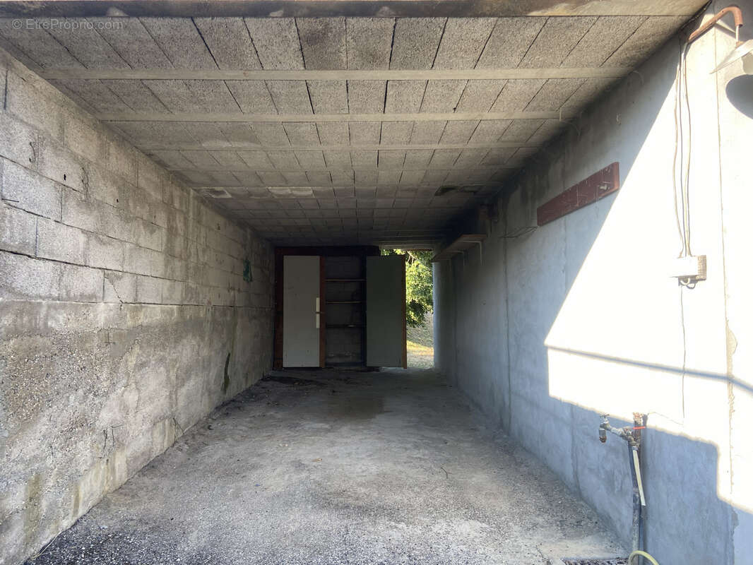 Maison T4 avec dépendances, caves et terrain   Beau potentiel - photo 8