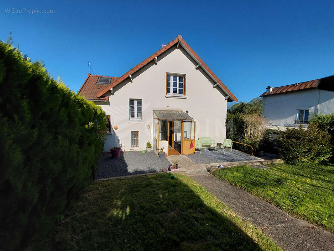 Maison à VILLENEUVE-SUR-YONNE