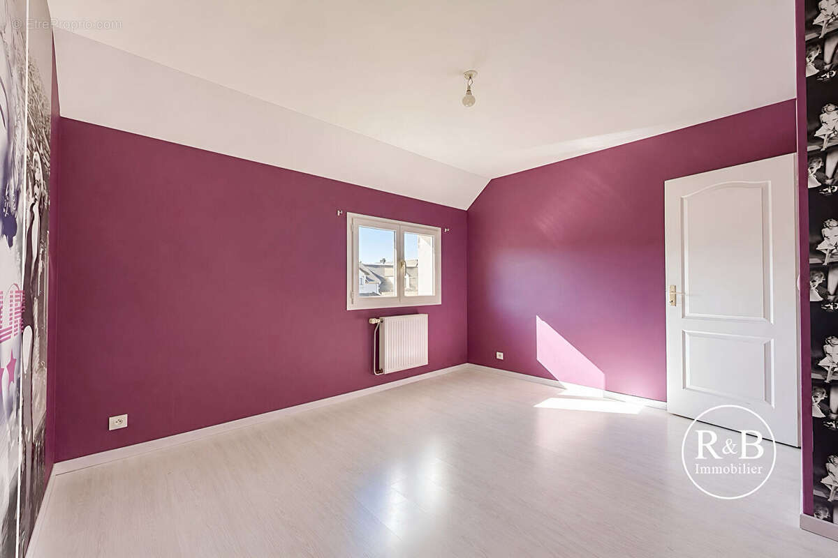Maison à LES CLAYES-SOUS-BOIS