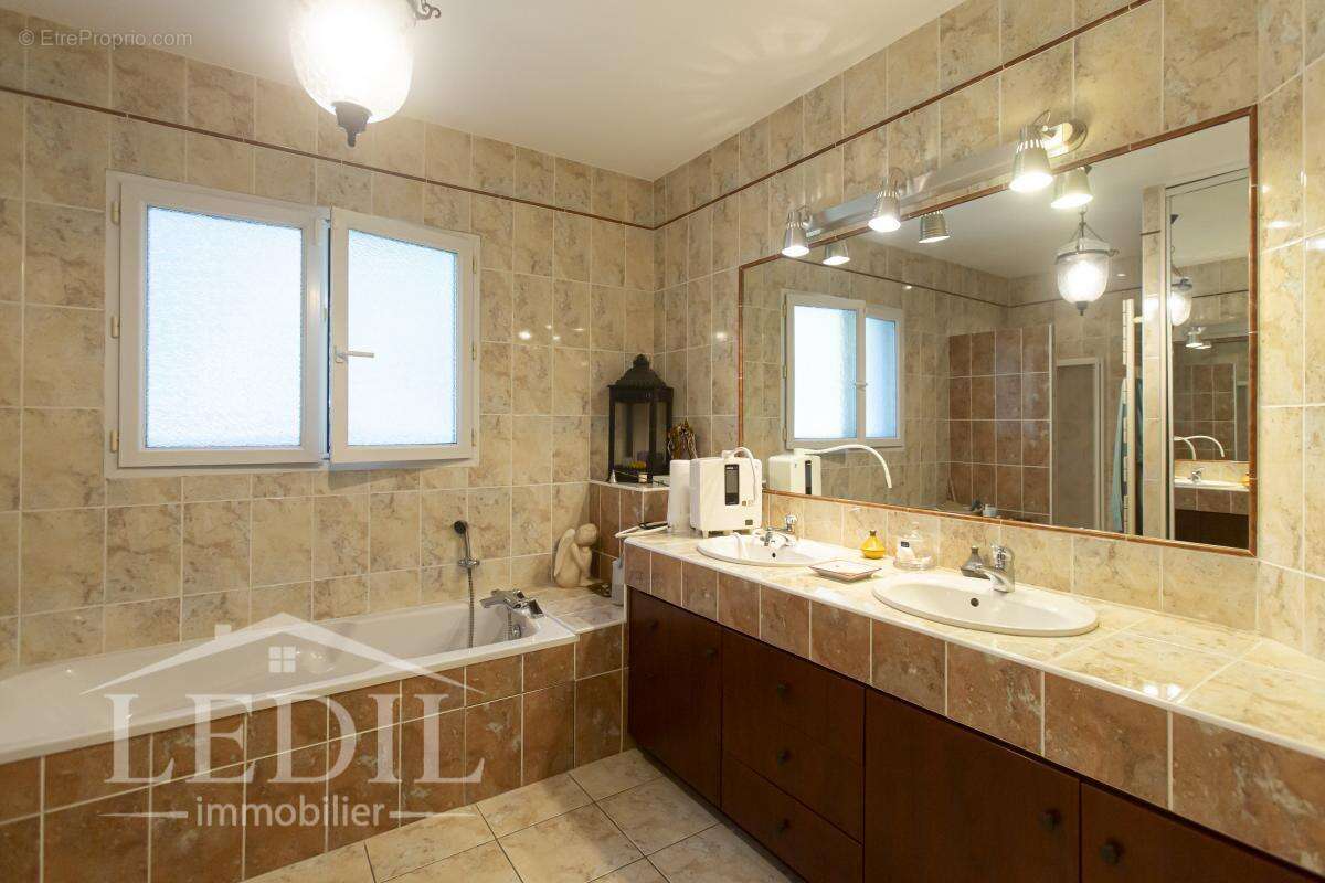 Maison à FOURQUES-SUR-GARONNE