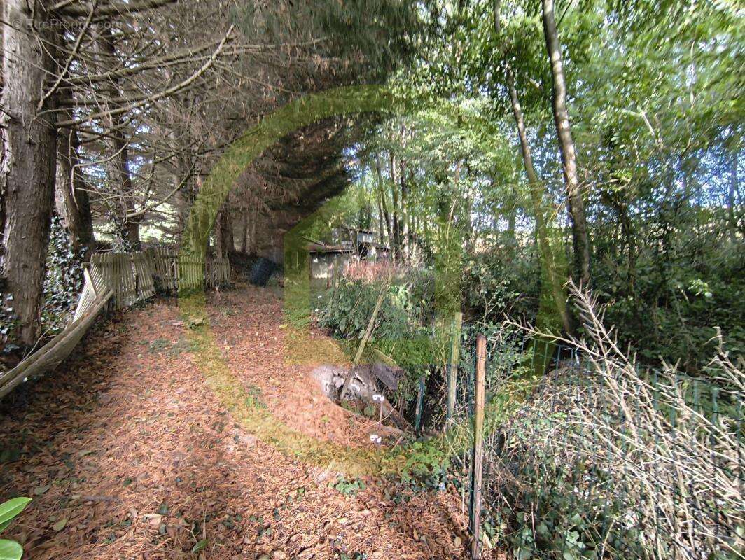 Terrain à LE NOUVION-EN-THIERACHE