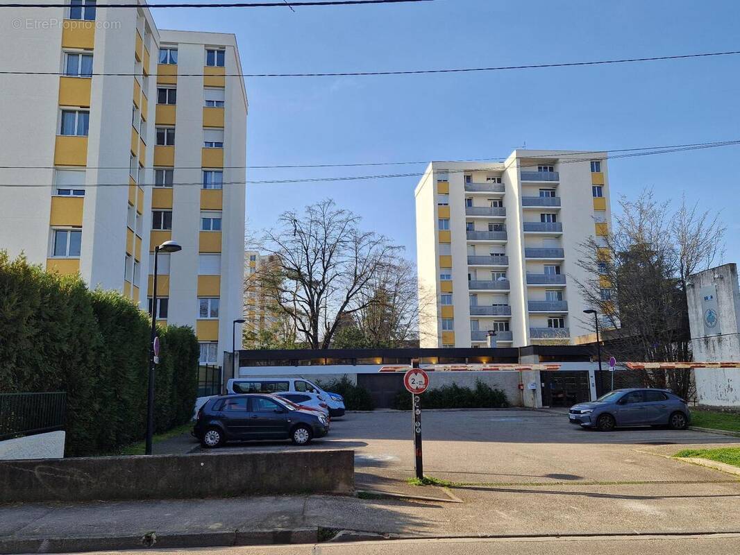   - Appartement à BRON