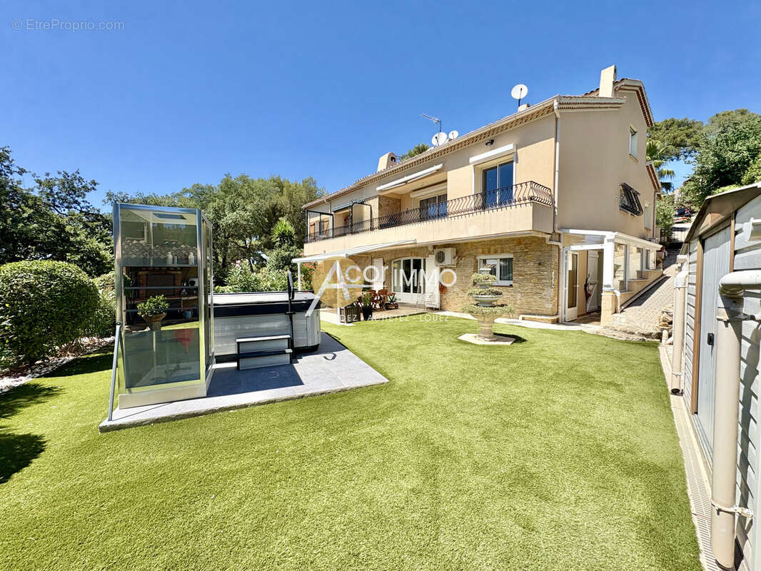 La Seyne, Grande maison d'habitation divisée en deux appartements au calme - photo 23