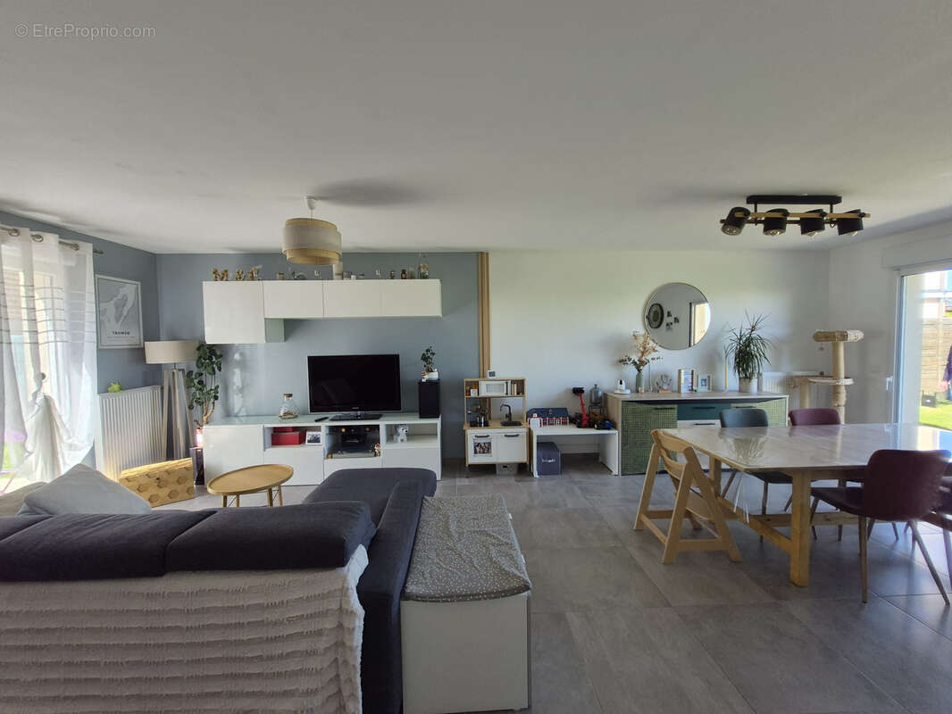 Maison à LA QUEUE-LES-YVELINES