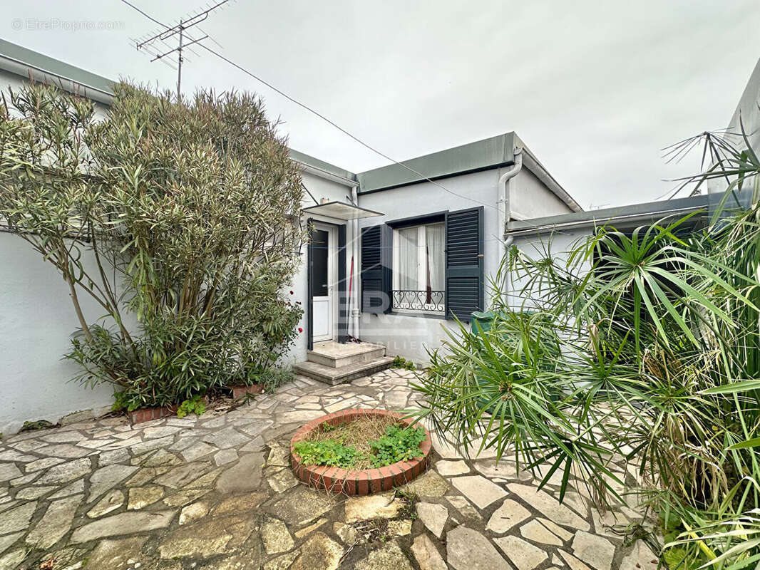 Maison à SARTROUVILLE