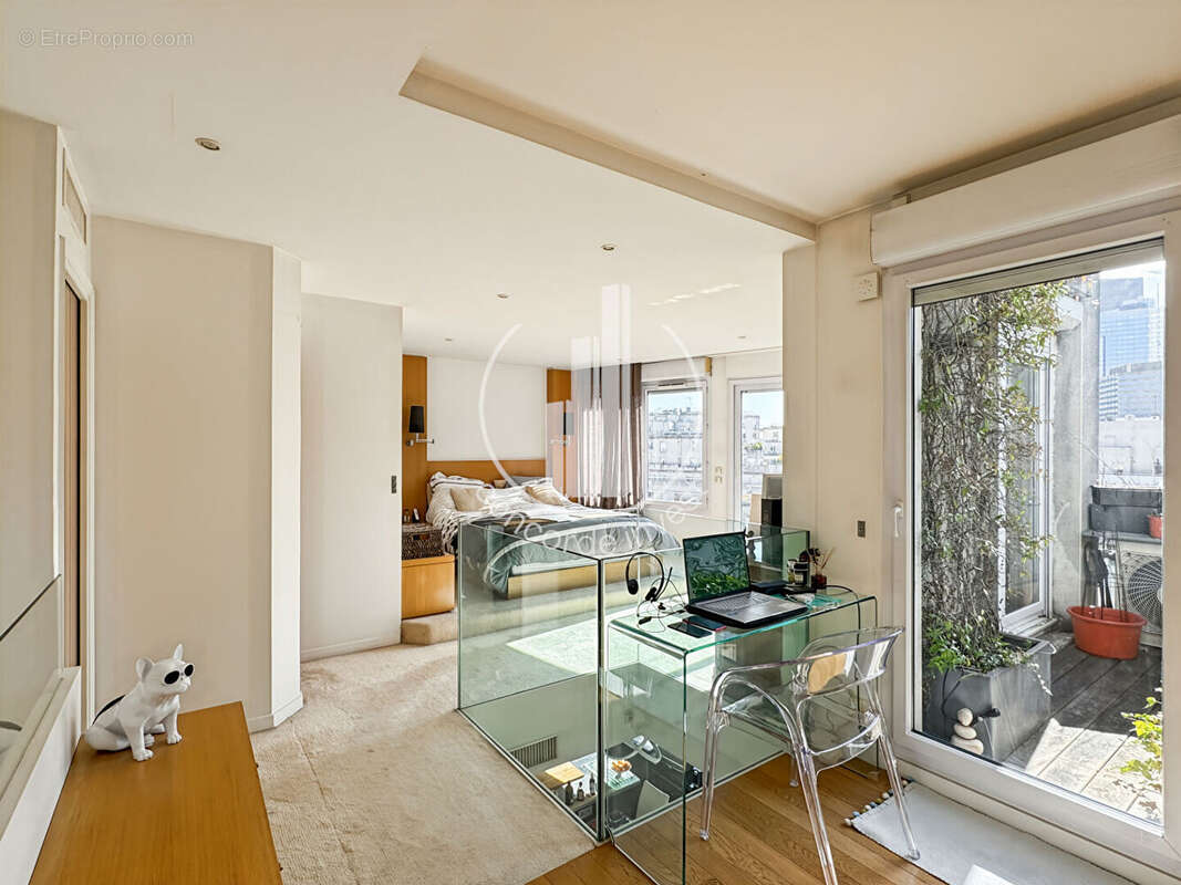 Appartement à COURBEVOIE