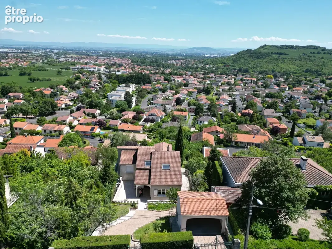 Maison 10 pièces 350 m² à vendre à Blanzat (63112) - photo 3