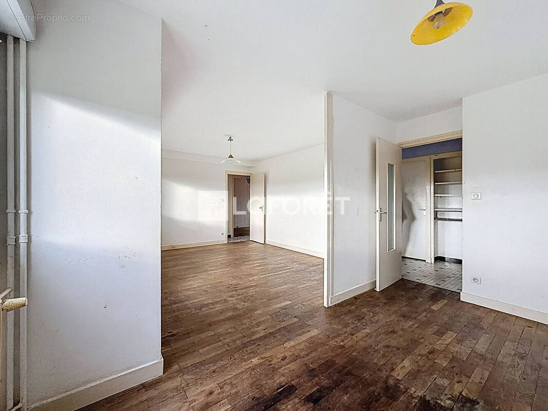 Appartement à SAINT-ETIENNE-SUR-CHALARONNE