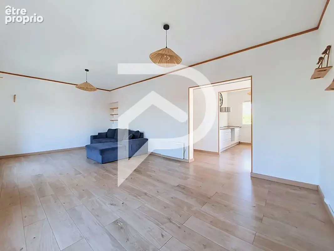 Appartement  T4 80m²  terrasse et parking - photo 7