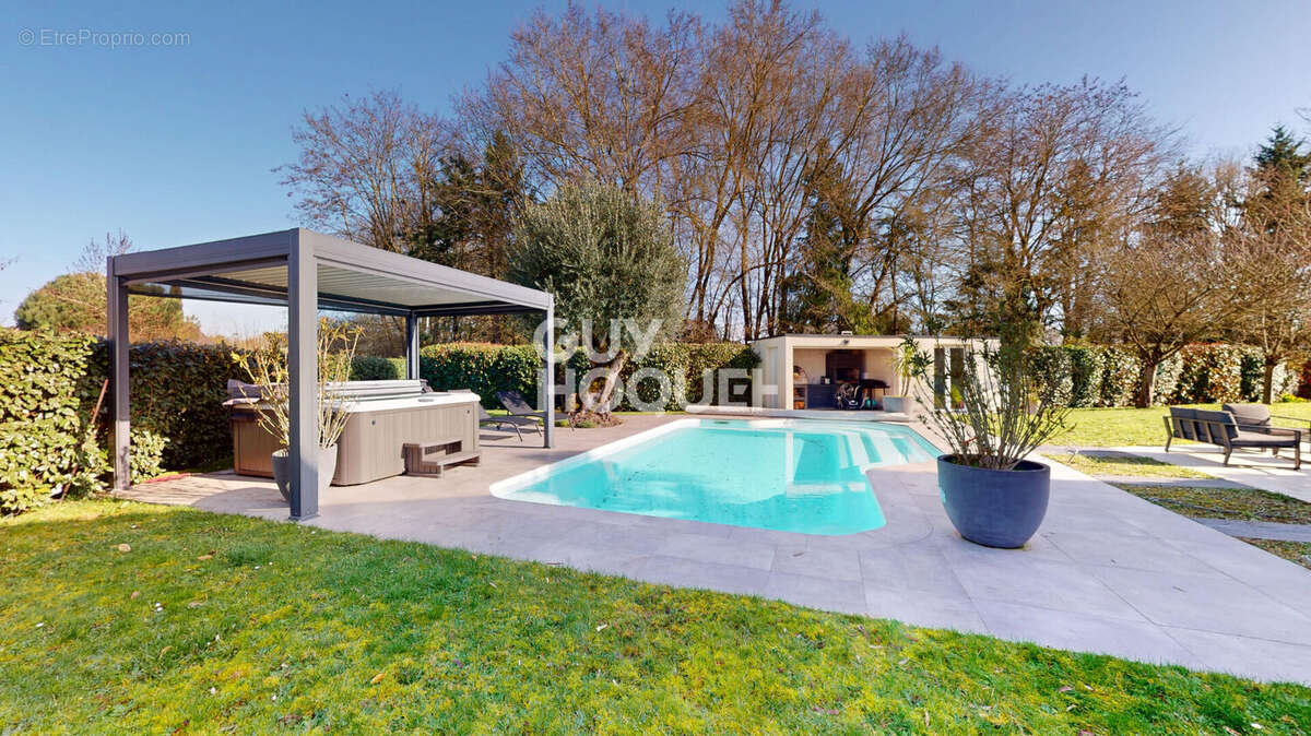 Maison à SAINT-CYR-SUR-LOIRE