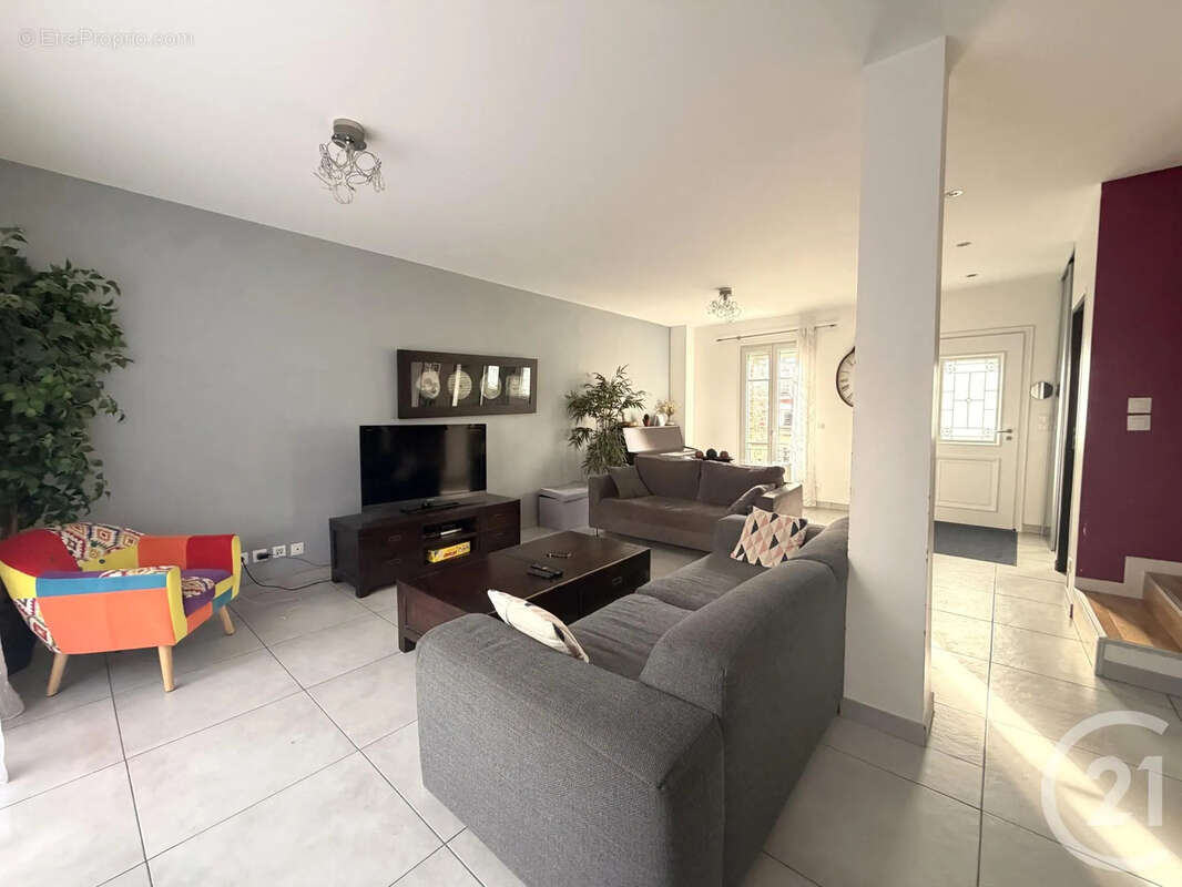 Maison à SAINT-MAUR-DES-FOSSES