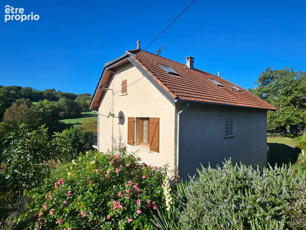 À VENDRE -Maison familiale de type 6 avec grand terrain clôturé, à moins de 10 minutes de Figeac - photo 2