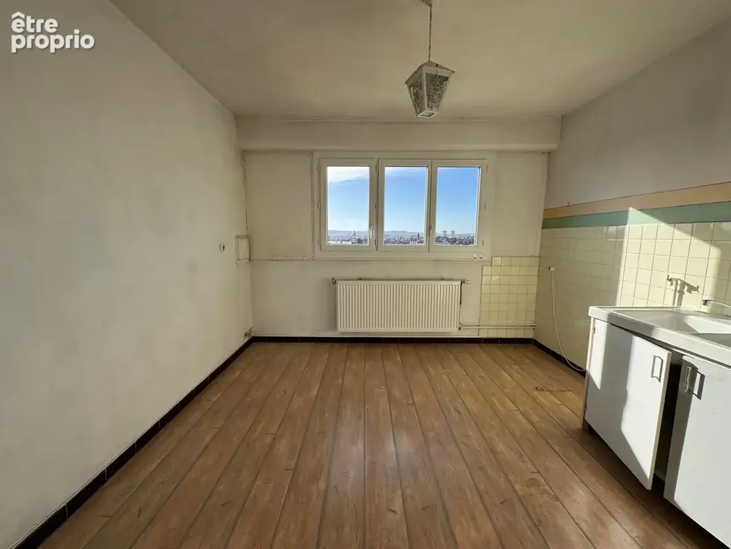 Vue exceptionnelle   76 m2   10e étage avec ascenseur   parking + cave   110 000 € - photo 7