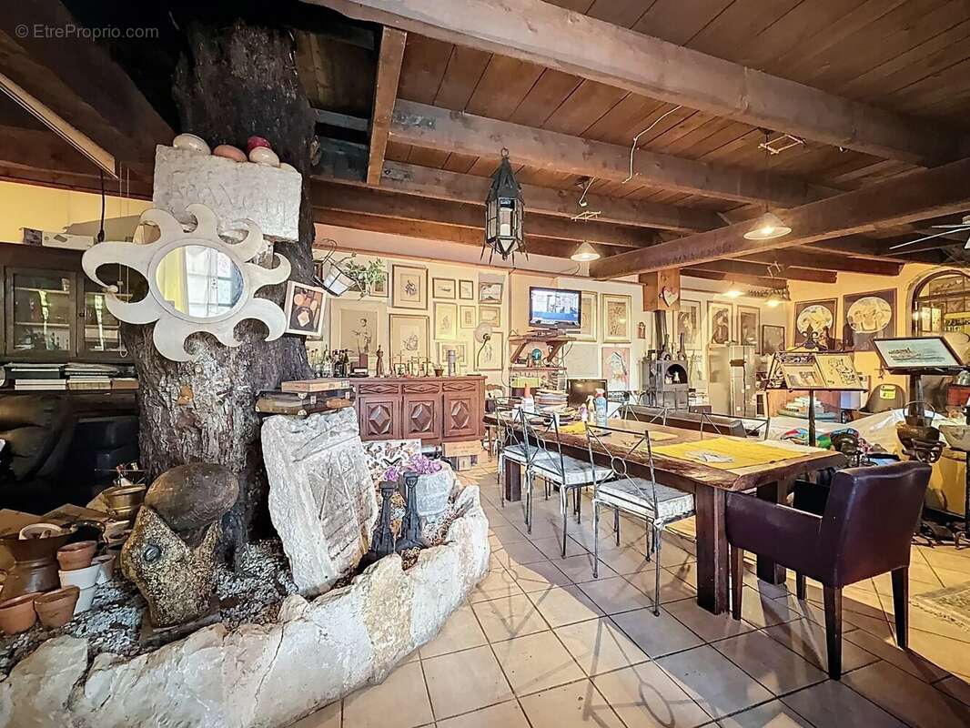 Appartement à SAINT-LAURENT-DU-VAR