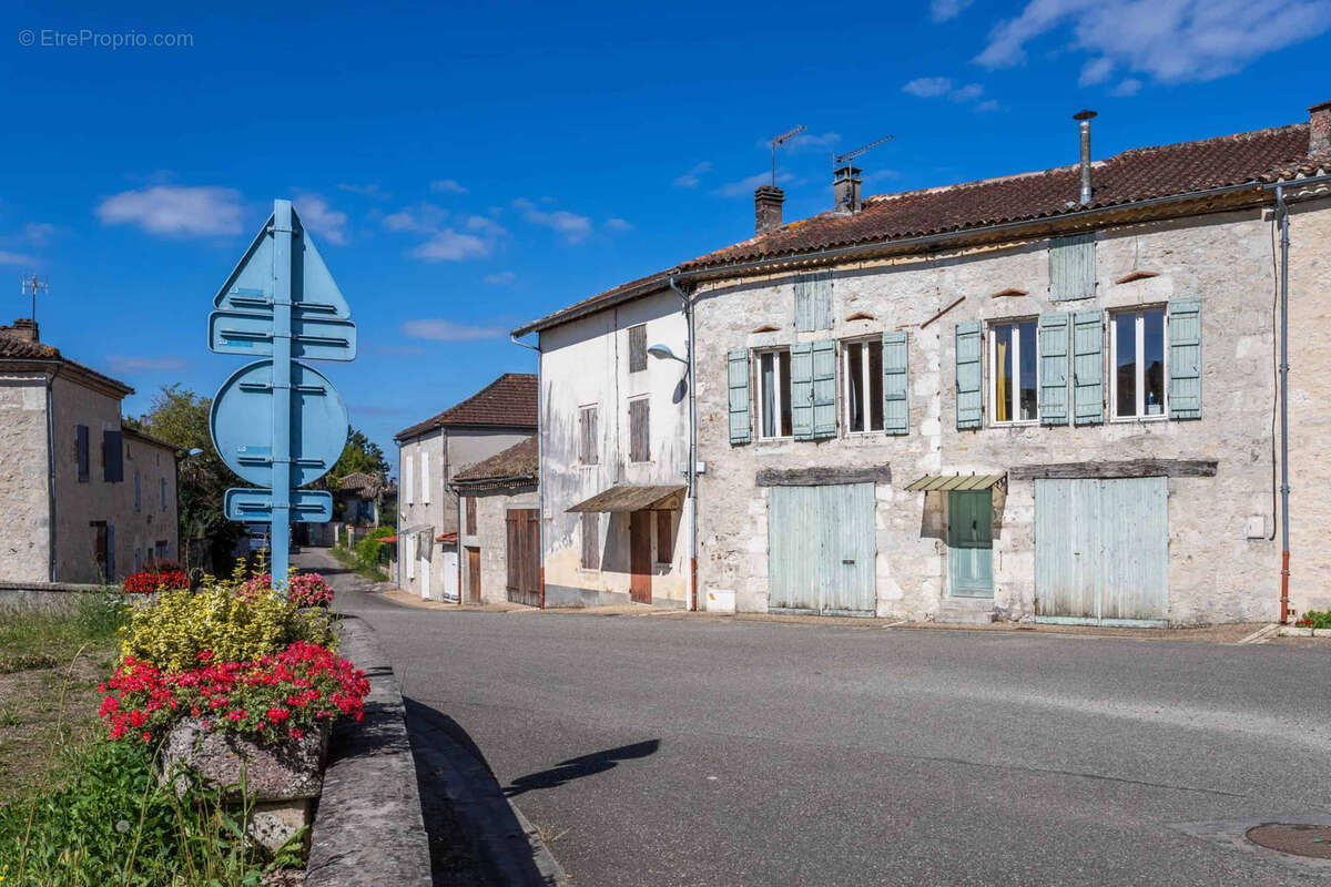 Maison à CASTELSAGRAT