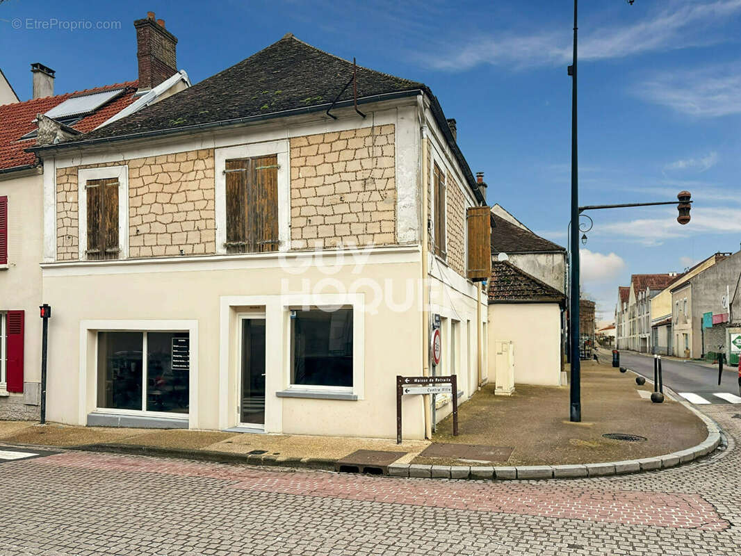 Appartement à FONTENAY-TRESIGNY
