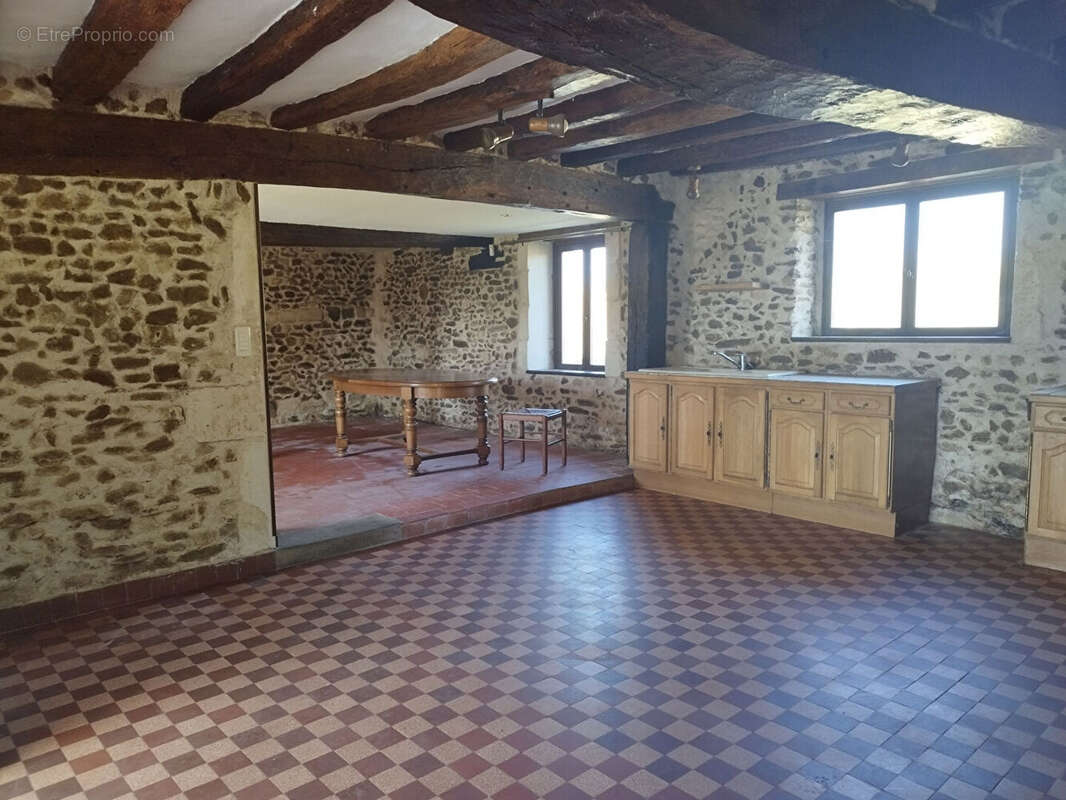 Maison à NOUANS-LES-FONTAINES