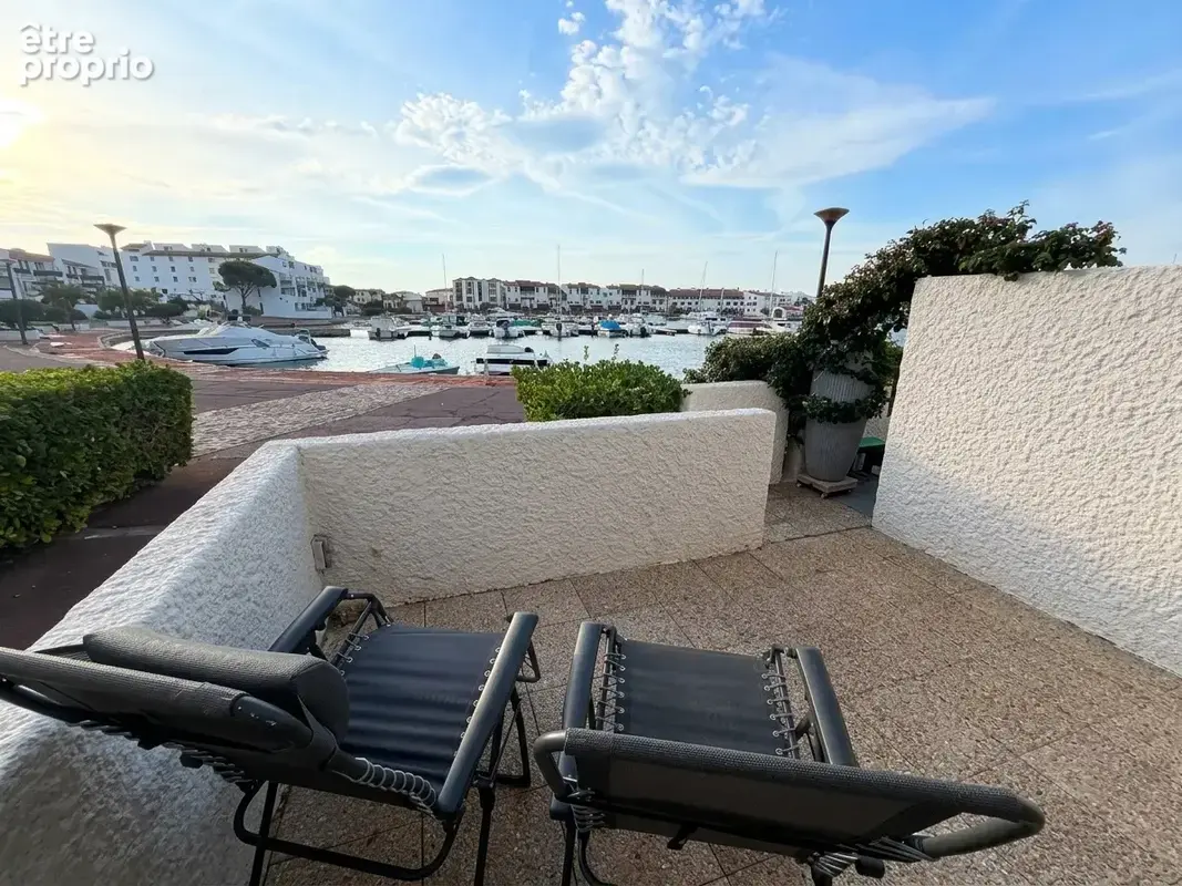 Exclusivité — Superbe T2 entièrement rénové avec goût, grande terrasse et vue Port & Étang - photo 7