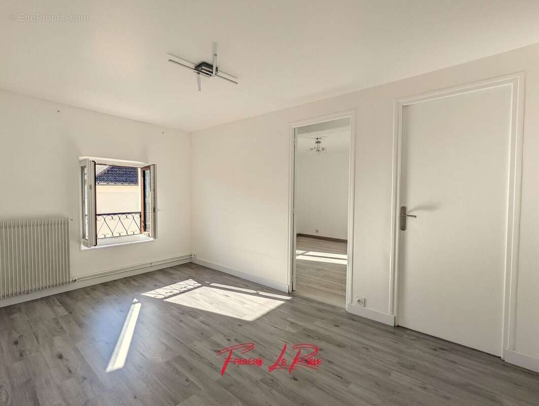 Appartement à MEZIERES-SUR-SEINE