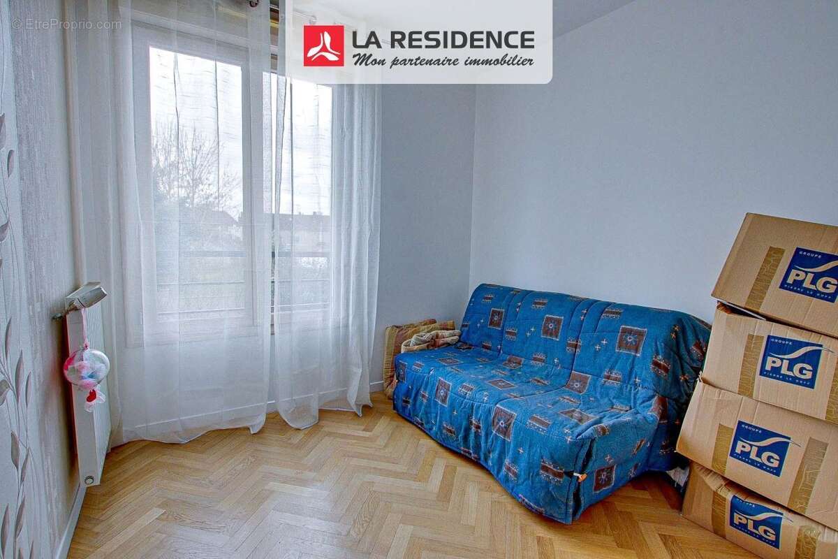 Appartement à LE MESNIL-SAINT-DENIS