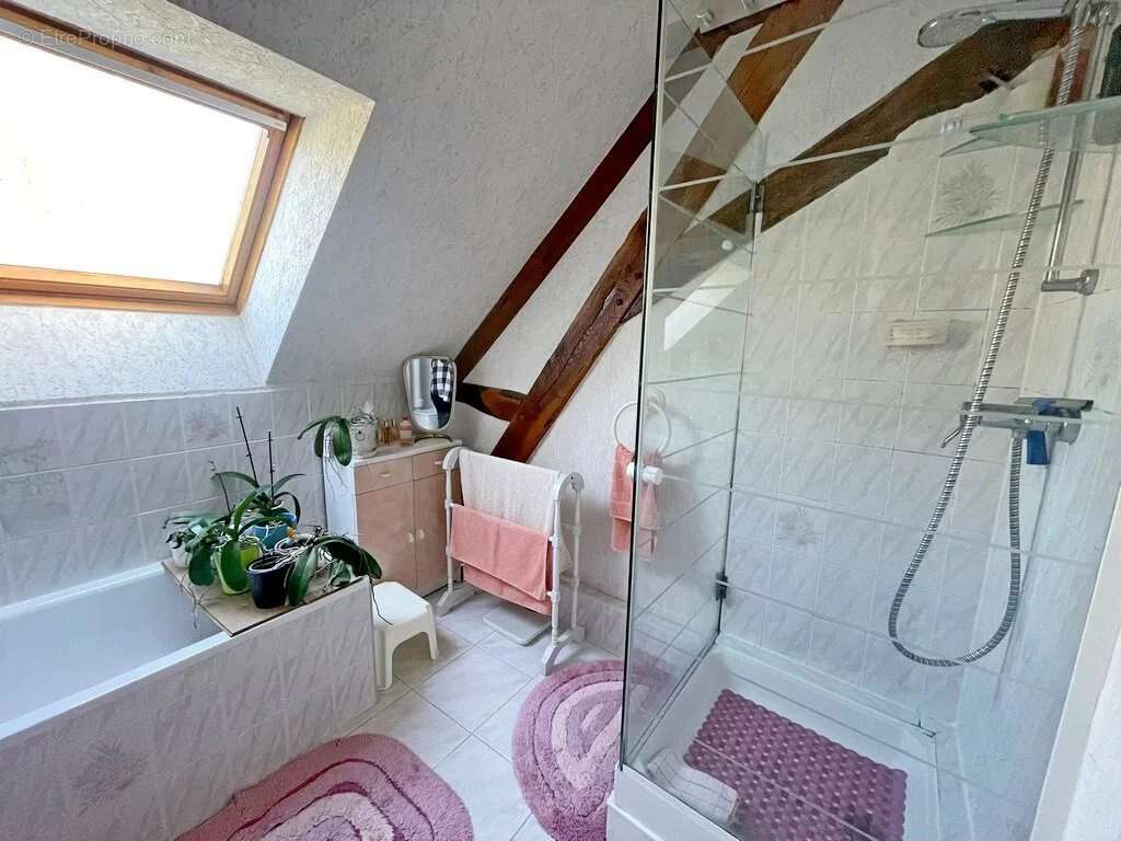 Maison à QUARRE-LES-TOMBES