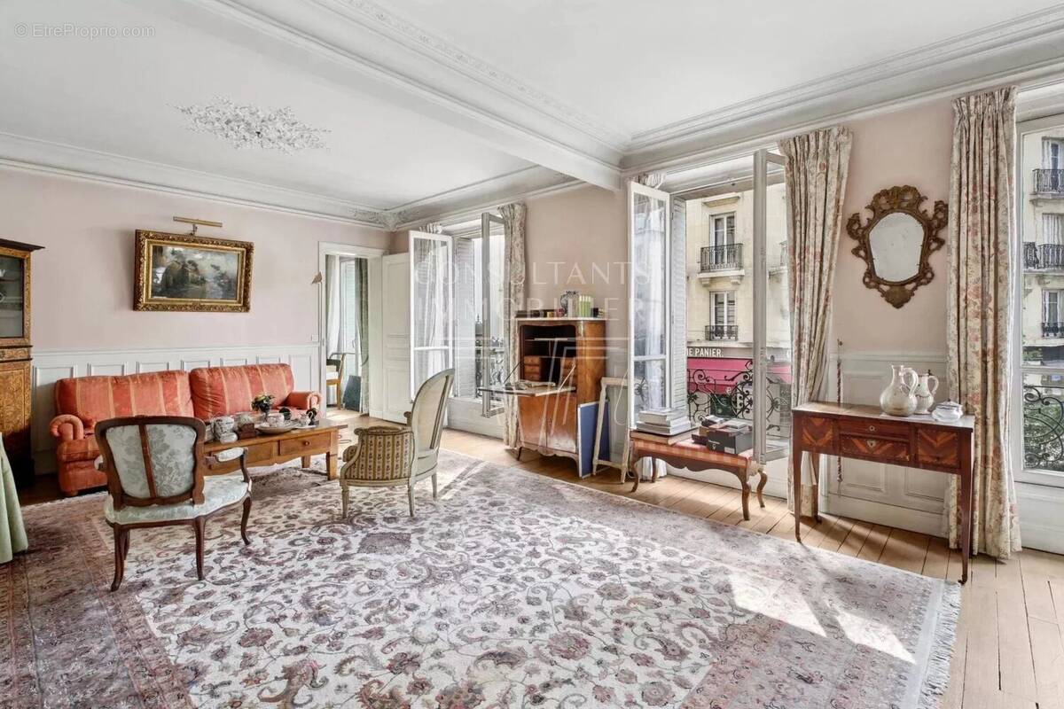 Appartement à NEUILLY-SUR-SEINE