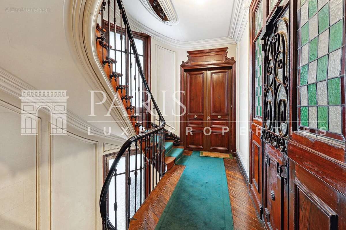 Appartement à PARIS-17E